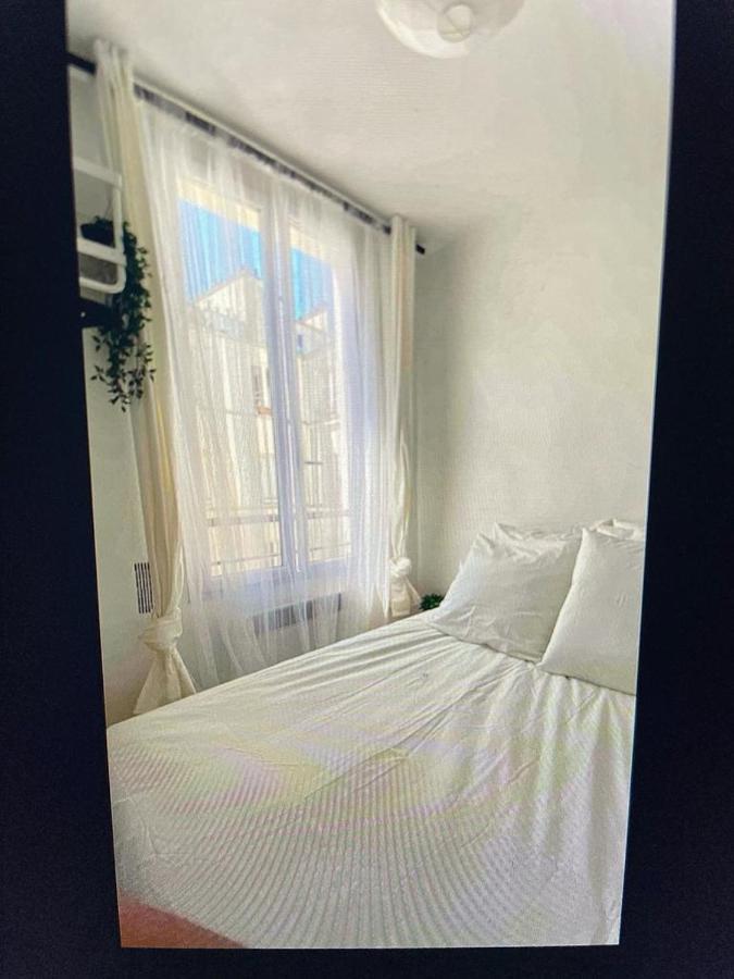 Cute One Bedroom In Le Marais Parigi Esterno foto