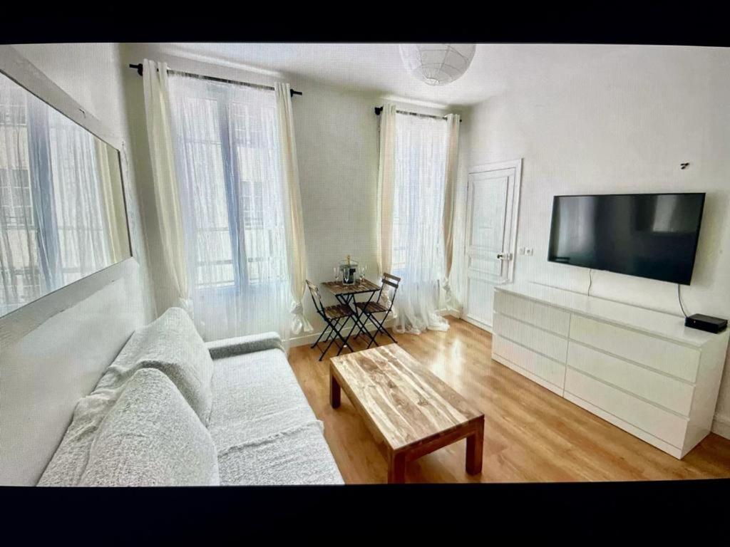 Cute One Bedroom In Le Marais Parigi Esterno foto