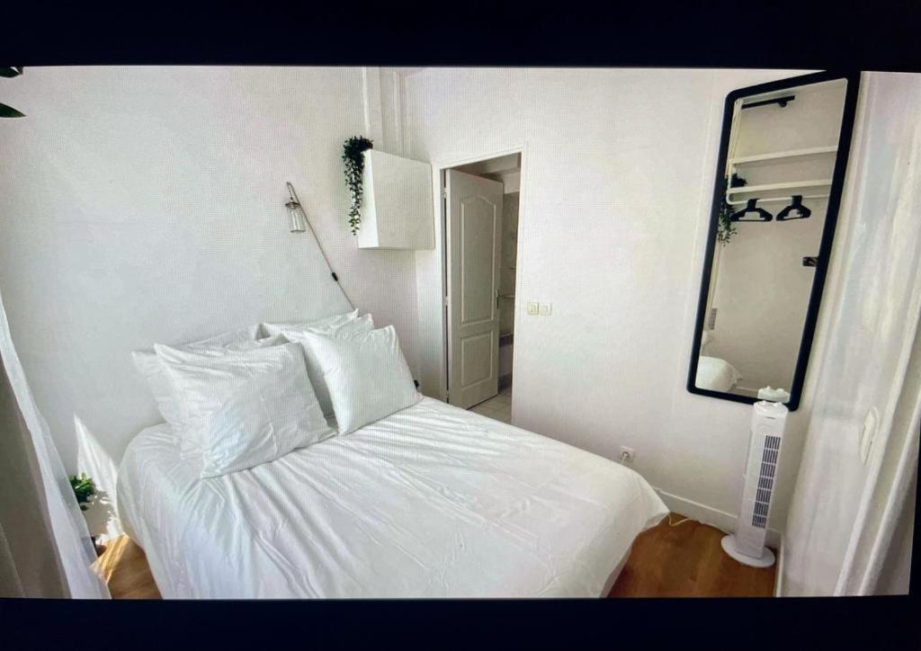 Cute One Bedroom In Le Marais Parigi Esterno foto