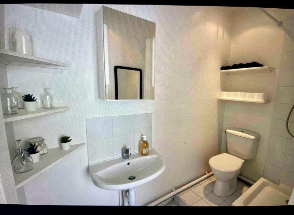 Cute One Bedroom In Le Marais Parigi Esterno foto