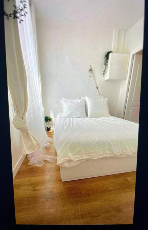 Cute One Bedroom In Le Marais Parigi Esterno foto